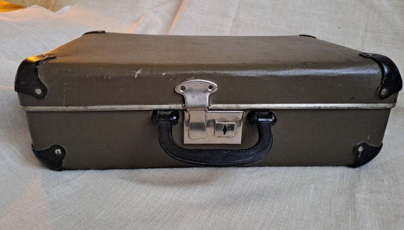 Soviet-era medium-sized suitcase (1960s) - hard c… - image 2