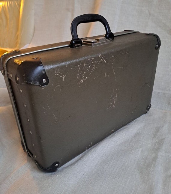 Soviet-era medium-sized suitcase (1960s) - hard c… - image 1