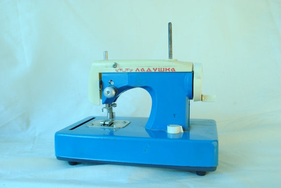 Kids Sewing Machine Toy ladushka'', USSR Collectible Toy, Vintage Home  Appliances Atelier Deco 1980 