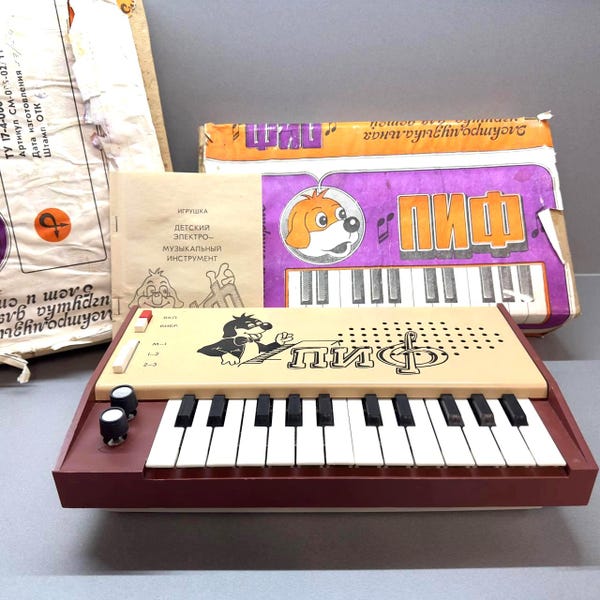 Sintetizador analógico PIF antiguo en funcionamiento, caja de teclado de juguete soviético con manual, 24 teclas, Ucrania soviética