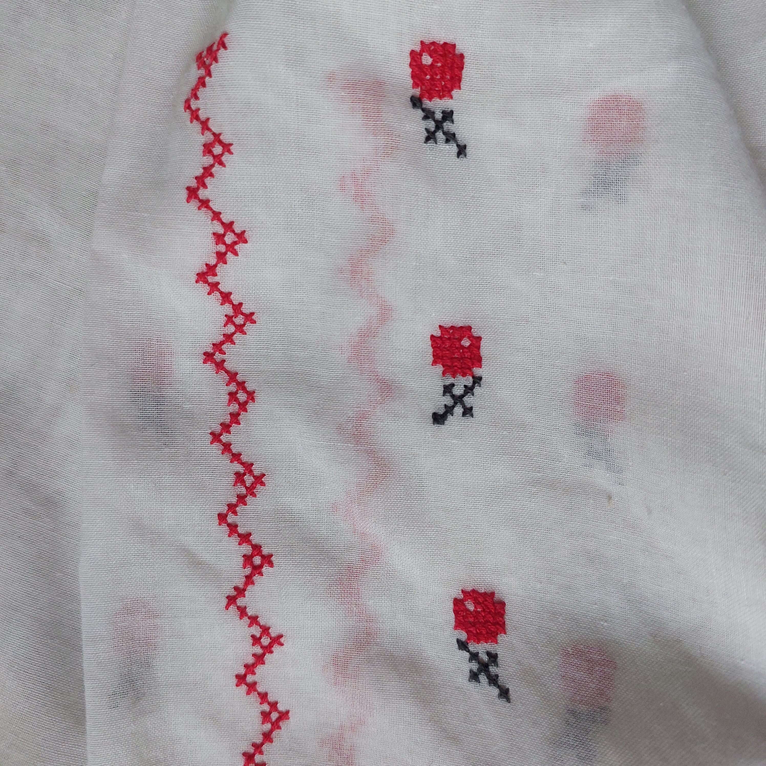 ヴィンテージ ウクライナ刺繍ブラウス：手作りのコットン製トップス 
