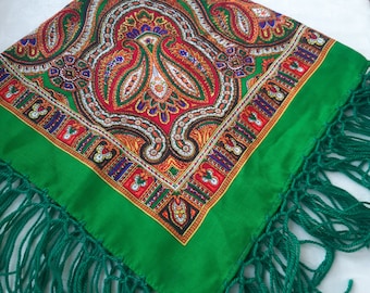 Vintage Green Fringed Shawl – Ukrainian Folk Floral Scarf, Boho Style