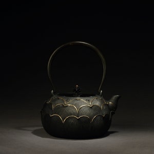 Japanese Iron Teapot,Tea Art,Japanese Art,Decorative Art, Flowers,Home Decorations,Home Furnishing, Memorial Day,Father&#39;s Gift,Mother&#39;s Gift
