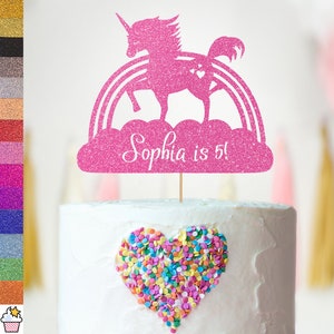 Cakeshop Personalisierte Einhorn Geburtstag Glitter Cake Topper mit Streuseln | Benutzerdefinierte Farbe Jeder Name Jedes Alter Regenbogen Einhorn Kuchendekoration