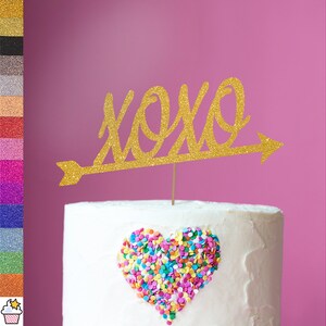 XOXO Arrow Saint-Valentin Mariage Glitter Cake Topper Décoration Par Cakeshop | Carte à paillettes double face 400gsm | Choix de 14 couleurs