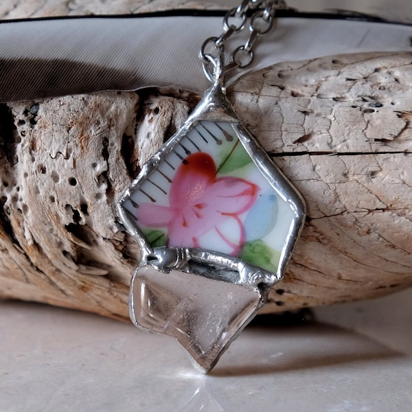 Delicate pink floral broken china upcycled vintage retro pendant necklace. Clear quartz for scrying, psychic power, protection, and healing.