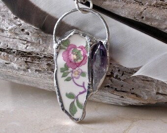 Collier brisé en porcelaine avec pendentif artisanal floral rose et violet améthyste soudé Pierre mystique pour la paix, l'espoir, le courage et la guérison.
