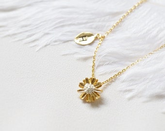 Personalized Daisy necklace, Custom Gold Daisy necklace, Minimalist necklace, Flower girl gift, Bridesmaid gift, Name, Initial, Flower