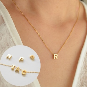 Collar con letras delicadas, collar con letras personalizadas, collar para hermanas, regalo para niñas de las flores, regalo para damas de honor, regalo para ella, collar para mejores amigas
