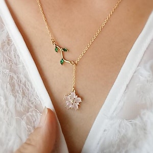 桜のラリアットネックレス、ピンクの花のラリアットネックレス、ミントフラワーネックレス、ブライズメイドネックレス、ブライダルネックレス、彼女へのプレゼント、お母さんへのプレゼント