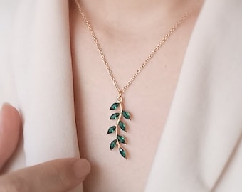 Emerald Green Leaf necklace, Green stone Necklace, Emerald necklace and Earrings set, Bridesmaid gift, Wedding necklace, Wedding earrings