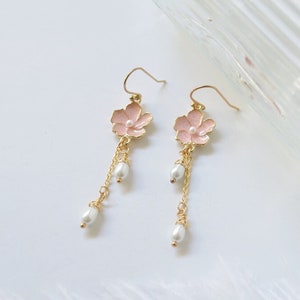 桜のイヤリング、パールのイヤリング、桜のネックレス、ピンクの花、フラワーガールジュエリー、花嫁介添人のイヤリング、花嫁介添人へのギフト