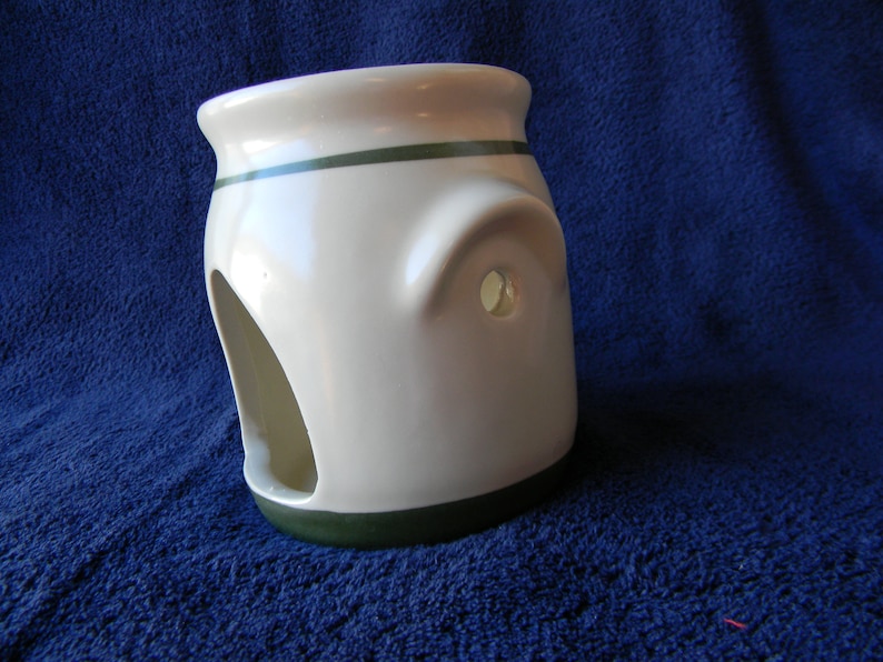 Olde Cape Cod Stoneware Holly and Berries Aroma Melter