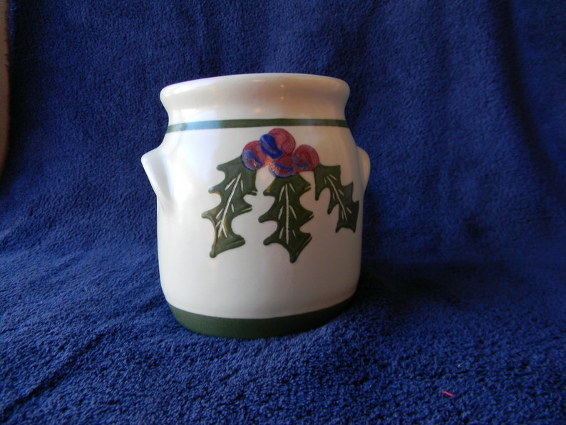 Olde Cape Cod Stoneware Holly and Berries Aroma Melter