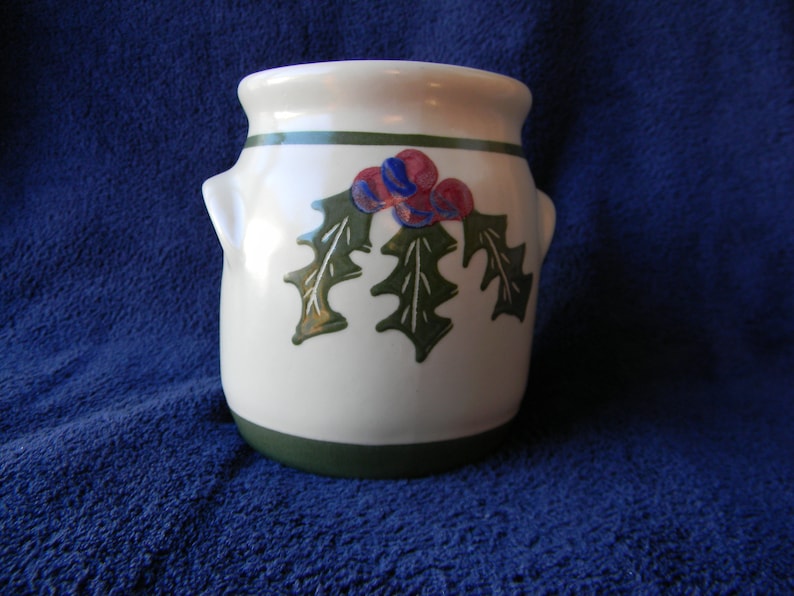 Olde Cape Cod Stoneware Holly and Berries Aroma Melter