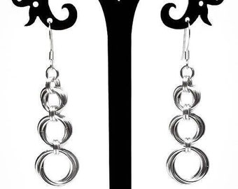 Earrings - Silver - Chainmaille - Jewelry - Tri-mobious