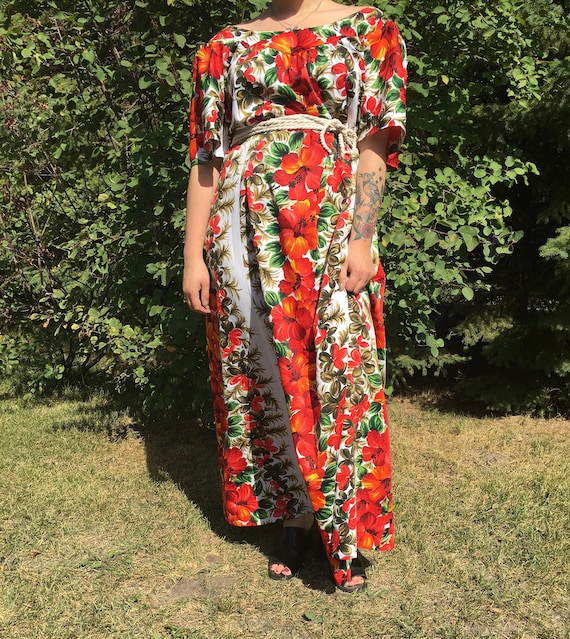 Vintage Hawaiian Dress / Vintage Muumuu / Vintage