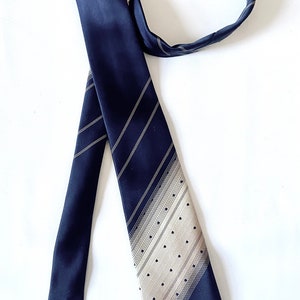 Pierre Cardin 60er Jahre Vintage Krawatte. Blau-beige gestreifte Krawatte. Retro Krawatte. Designer Krawatte.