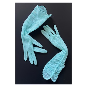 1950s vintage ruched opera gloves. Turquoise green sheer nylon gloves. Pinup. Evening gloves. Sexy gloves. Patterned gloves. size 7