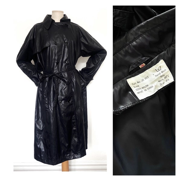 Vintage zwarte regenjas. Lichtgewicht nylon trenchcoat. L/XL