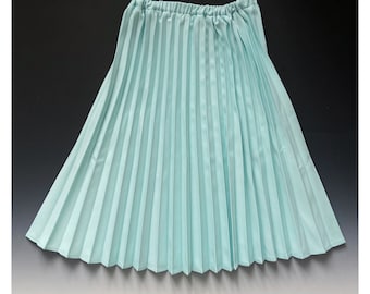 90s vintage mint green pleated midi skirt by Damart M 26-34” waist