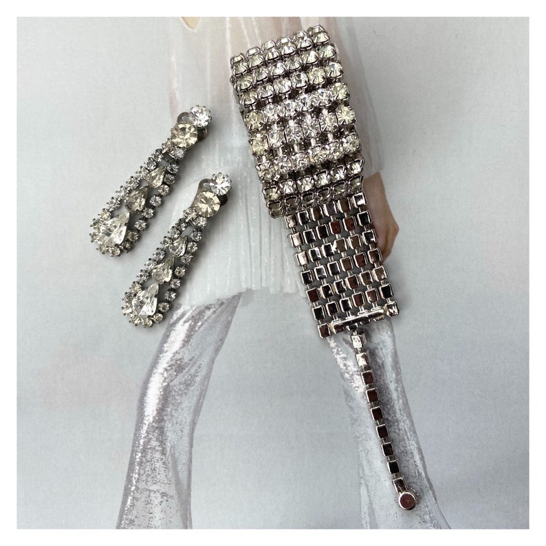 Beautiful vintage teardrop clip on earrings Pinup Diamonte clip ons Luxury look earrings. Burlesque Glamour