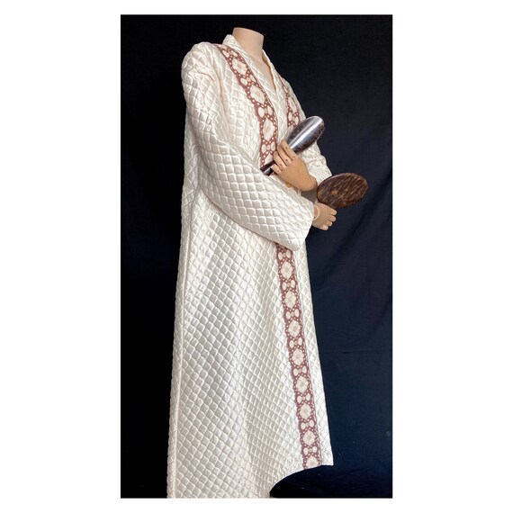 Retro 1960's quilted ivory house coat with a brown
