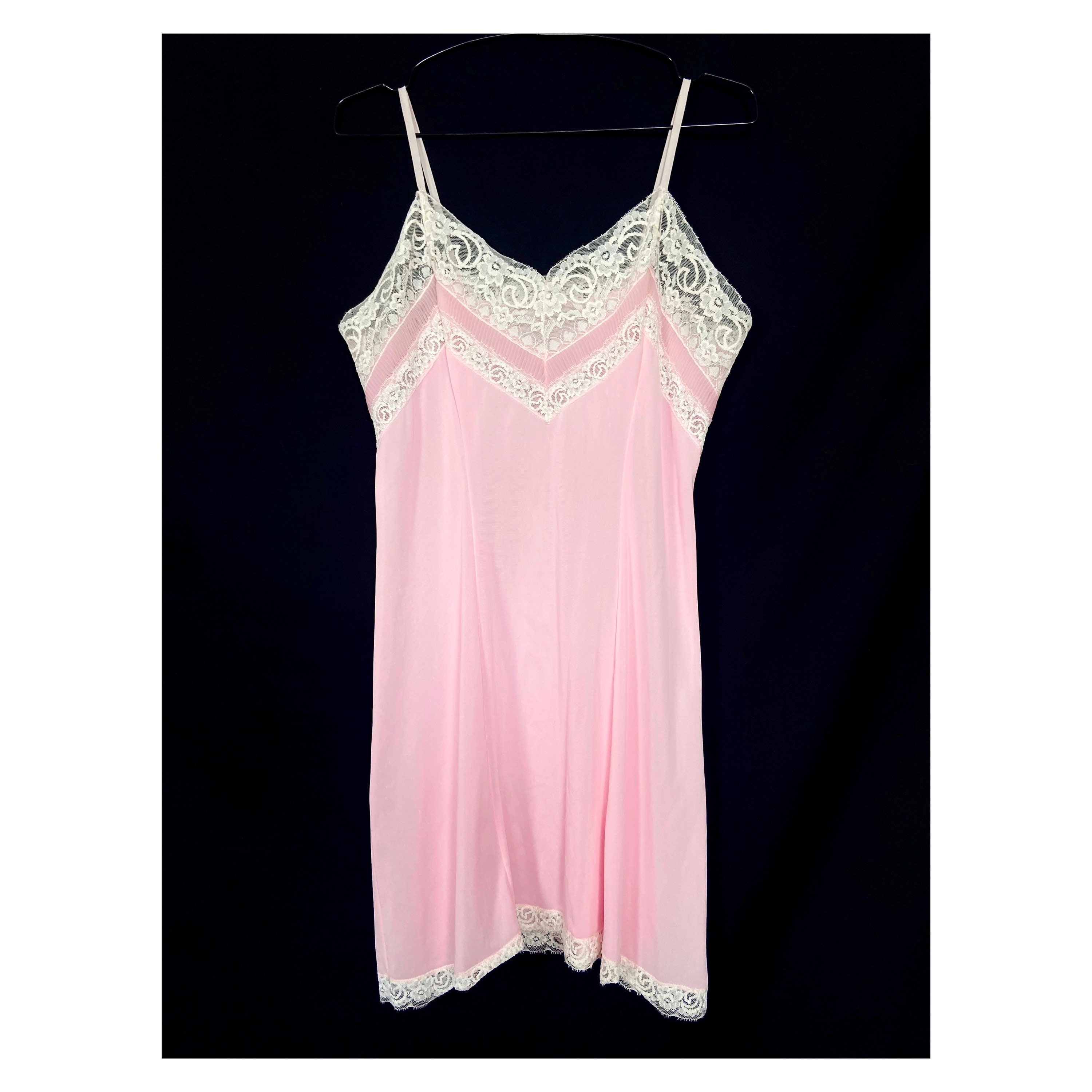 Sexy Tubino Rosa Corallo Rivestito In Pizzo Con Zip Posteriore Taglia Unica 38 42 Sexy Tubino Rosa Corallo Rivestito In Pizzo Con Zip Posteriore Taglia Unica 38 42