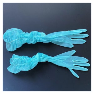 1950s vintage ruched opera gloves. Turquoise green sheer nylon gloves. Pinup. Evening gloves. Sexy gloves. Turquoise blue gloves. size 7