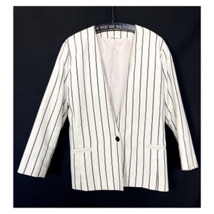 Oversized beige blazer met krijtstreep uit de jaren 80 van Yessica. Losse-fit gestreepte blazer met landelijke uitstraling. Jas in uni-stijl. Blazer in bootstijl. 14UK