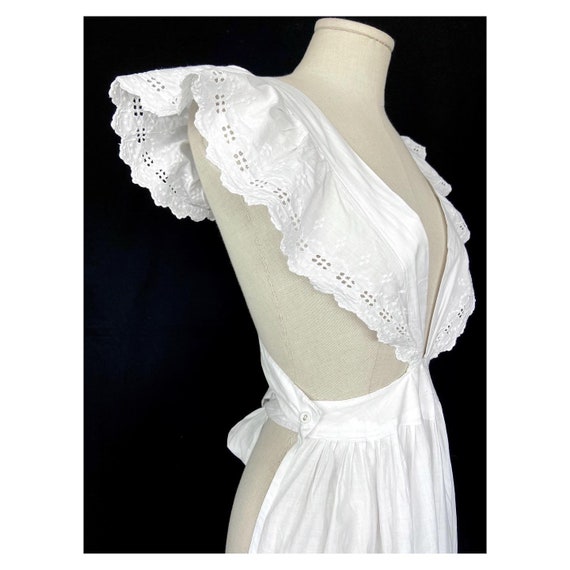 Late XIX/ early XX maid’s apron and a cap. Cotton