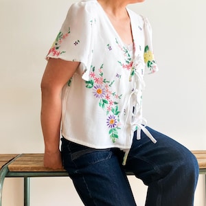 UK 12-14 (US 8-10) Upcycled Floral Embroidered White Blouse, Upcycled Floral Blouse with Tie Straps, Sustainable Fashion