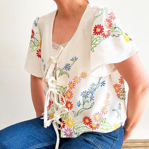 UK 12-14 (US 8-10) Upcycled Floral Embroidered White Blouse, Upcycled Floral Blouse with Tie Straps, Sustainable Fashion