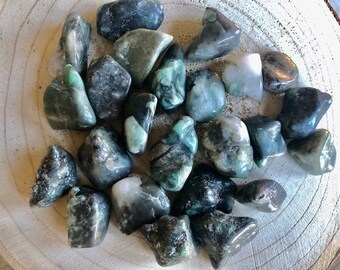Raw Emerald Tumbled Stones. Natural Emerald Healing Crystals For Intuition. Heart Chakra Stones. Emerald For Crystal Grids. Gifts For Her