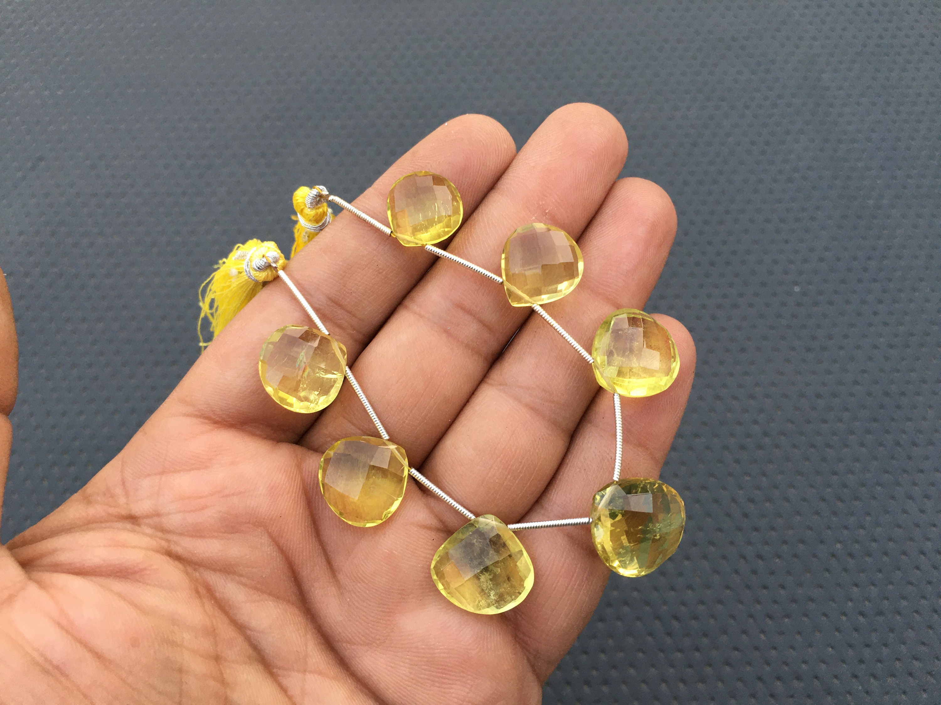 レモンクォーツのブリオレットビーズ：ファセットカットのハート