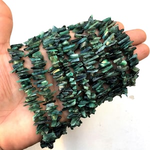 Emerald Gemstone Chips: 16&quot; Strand, May Birthstone (10-13 MM)