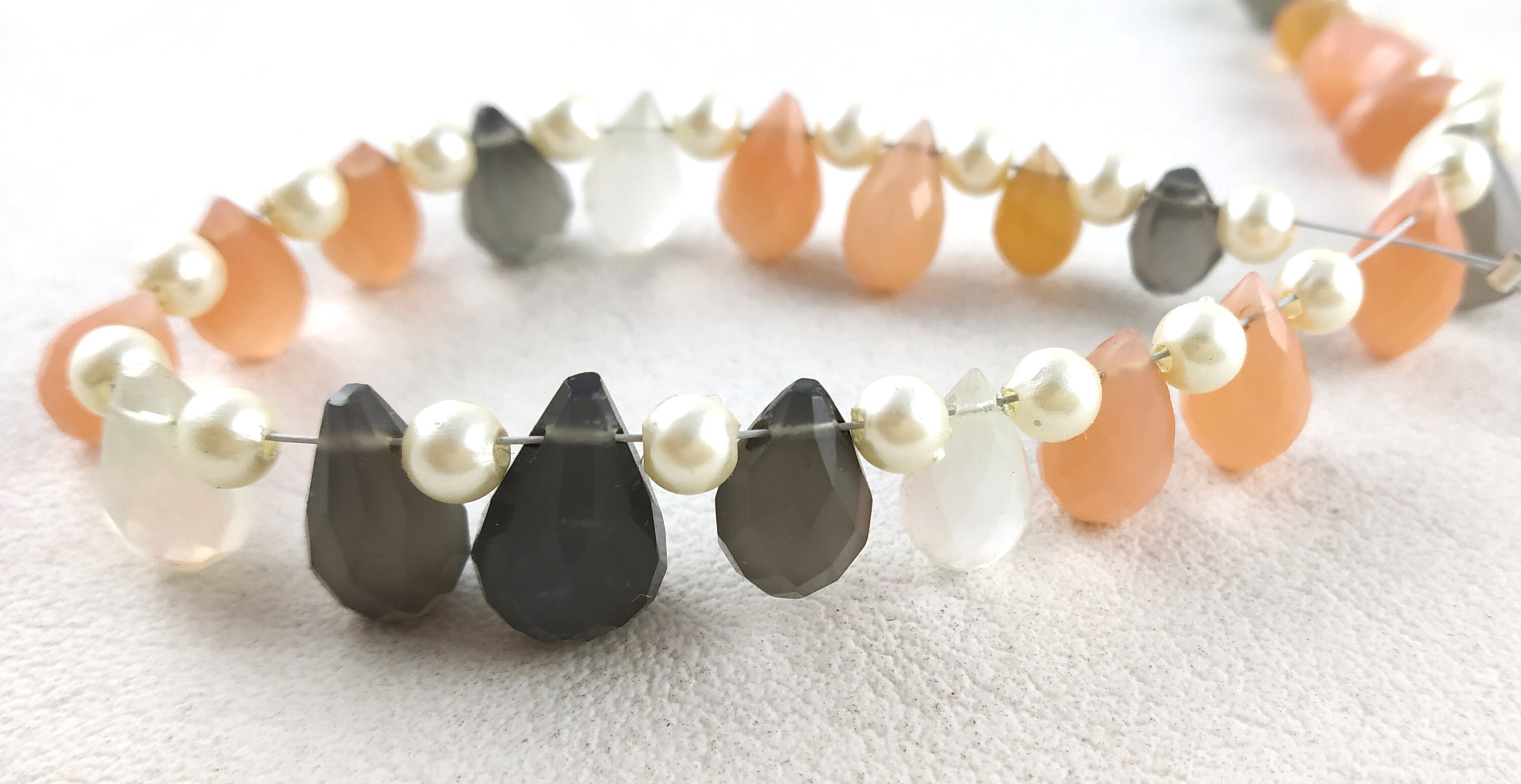 Perles en Pierre de Lune Arc-En-Ciel - Chips 5-8mm - 80cm