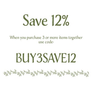 Pu&ograve; includere: Testo verde su sfondo bianco che dice "Save 12%". Sotto il testo c'&egrave; una riga di testo che dice "Quando acquisti 3 o pi&ugrave; articoli insieme, usa il codice: BUY3SAVE12".