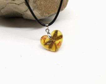 Handmade pendant heart shape "Dragonfly in amber-resin" inspired by Outlander