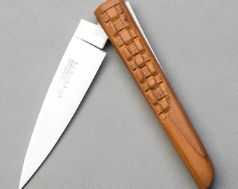 folding knife made by Juan Luis Vergara. Carved yew wood