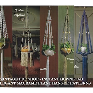 以下が含まれることがあります： 「Quatre Papillons」、「Comm」、「Bleu」、「Nnette」など、5つのマクラメ植物ハンガーパターン。パターンは、植物が吊り下げられている状態で示されています。