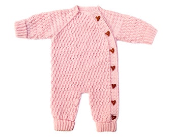 CROCHETING PATTERN PDF 0-6 Months Baby, Jumpsuit Crochet Side Fastening Side Button, Raglan Sleeve, Crocheted One Piece Overall Leggings