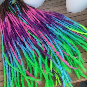 Conjunto de extensão de dreadlocks de crochê arco-íris marrom rosa verde DE ou SE
