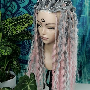 Pastel Pink & Silver Boho Curls – DE/SE Synthetic braid in Curly Dread Extensions