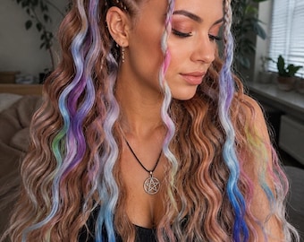 Ombré Cooper avec tresse arc-en-ciel dans des extensions de dreadlocks synthétiques faites à la main