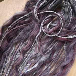 Mystic Plum & Silver Boho Locks: Graue Ombre-Locken, Flechthaarverlängerungen