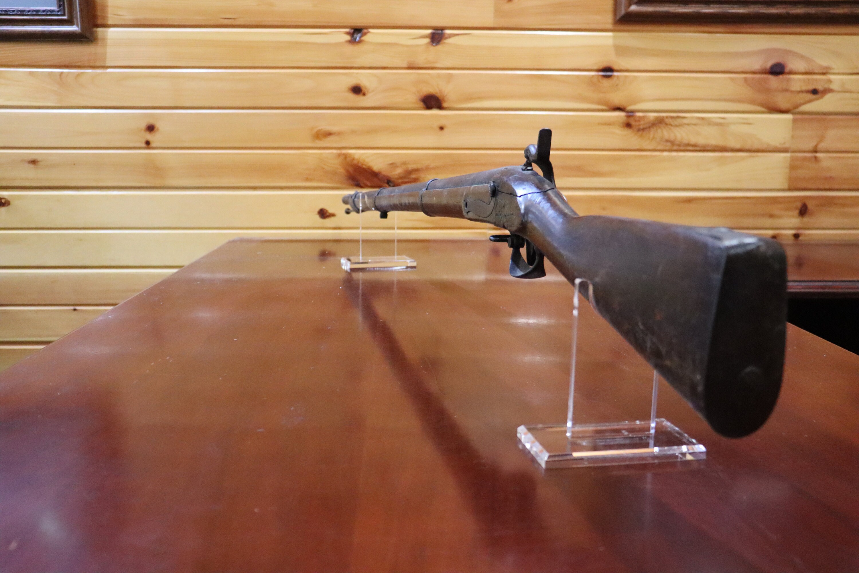 Acrylic Rifle Display Stands Tall 7.5