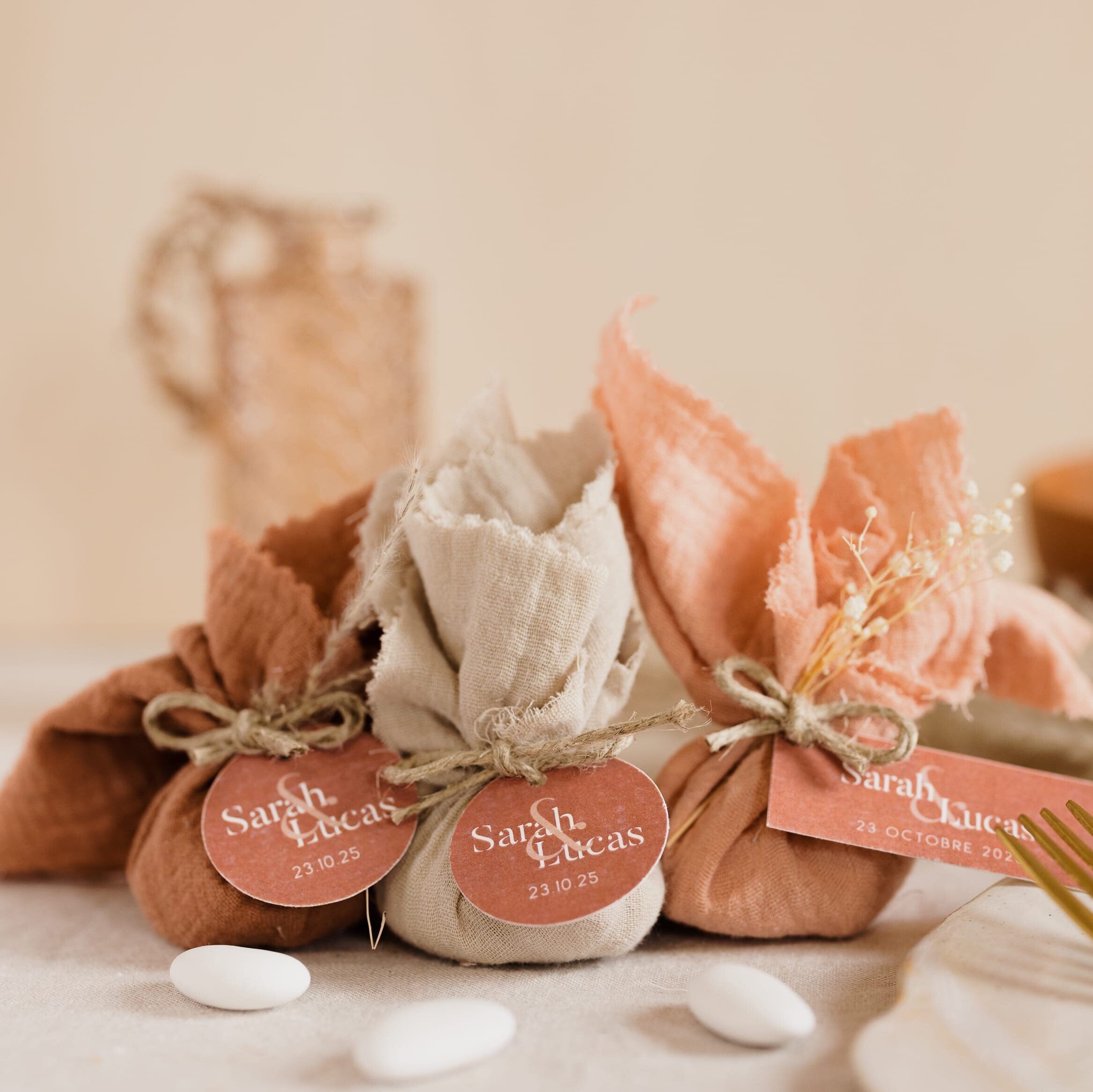 Aumônière de dragées personnalisée pour vos invités Aumônière de dragées personnalisée pour vos invités