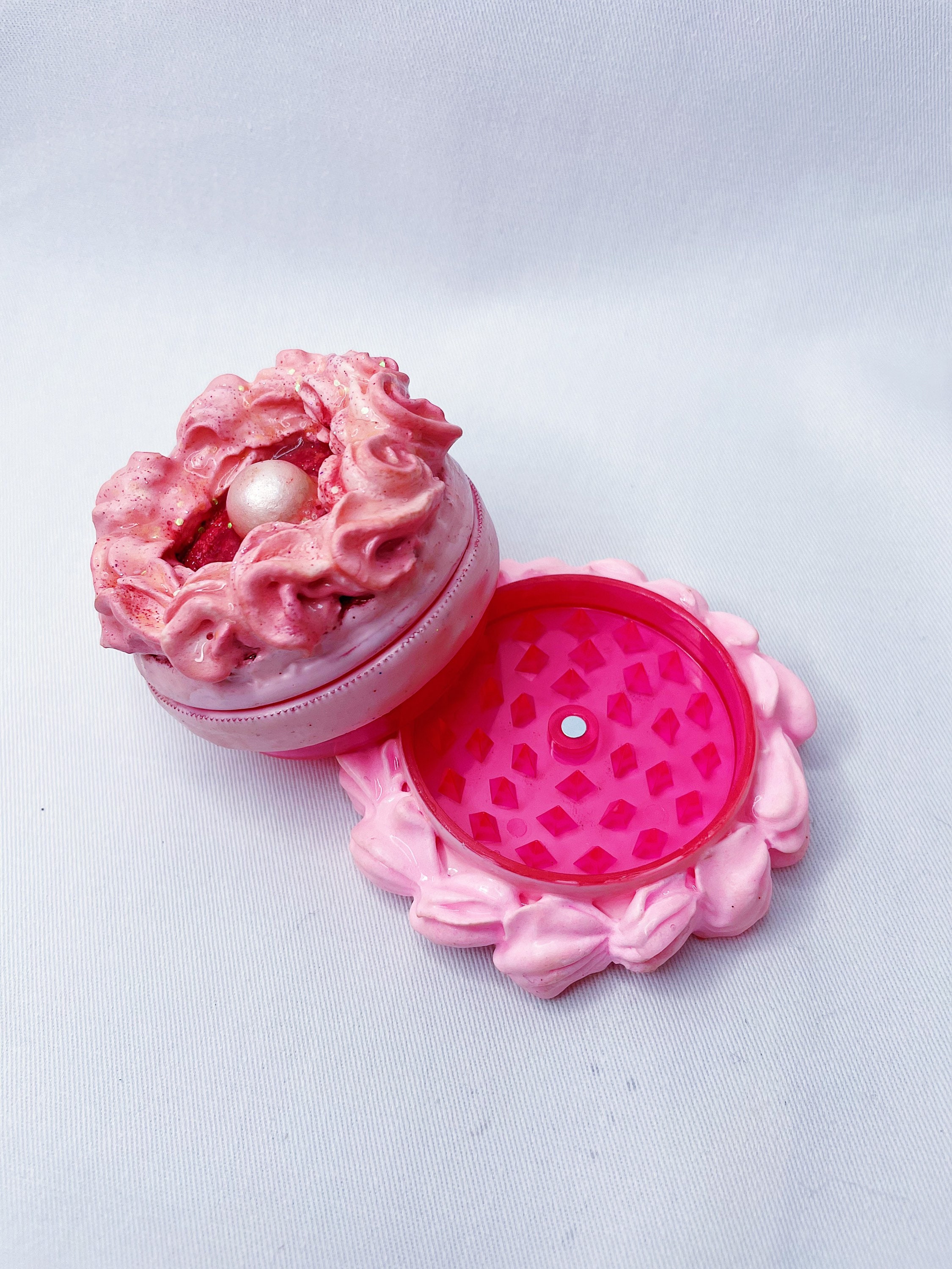 Kawaii Pink Frog Cake Flower grinder 18+