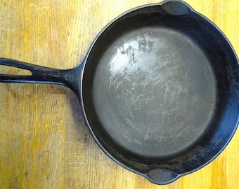 Vintage Griswald cast Iron skillet